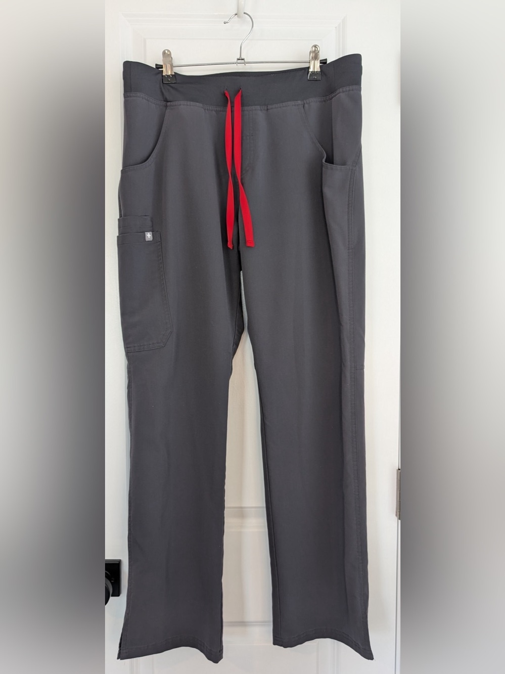 Figs Women’s Kade Straight-Leg Scrub Pant in Charcoal Size Medium